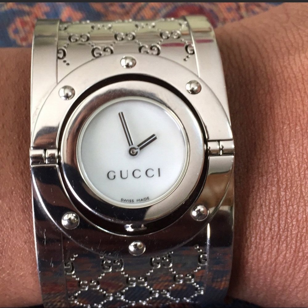 Authentic Gucci Twirl ladies watch/bangle